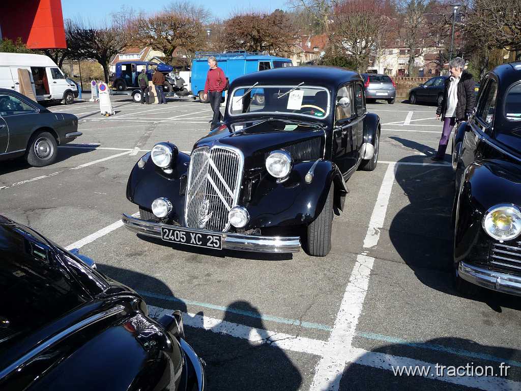 20090228 Montbeliard (69).jpg - 28/02/2009 - 25200 MONTBELIARD VIEUX VOLANTS FRANCS-COMTOIS Bourse d'échange Autos-Motos Anciennes - la Roselière - Extérieur - 15 six